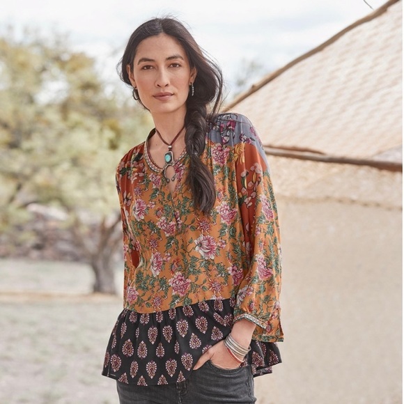 Anthropologie Tops - Anthro Feathers By Tolani Womens Floral Tunic Blouse Size Small